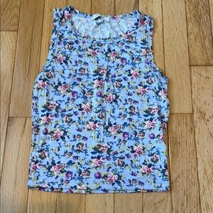 Delia’s sleeveless tee